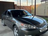 Toyota Camry 2005 года за 6 200 000 тг. в Тараз – фото 2