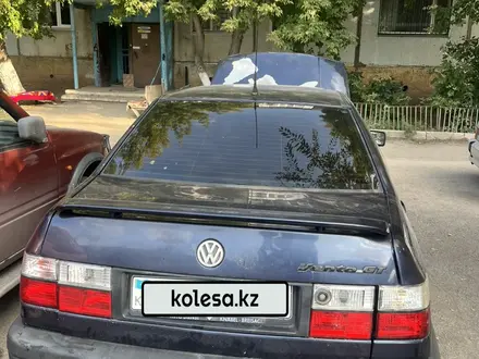 Volkswagen Vento 1993 года за 1 100 000 тг. в Караганда – фото 2