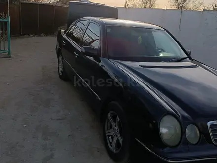 Mercedes-Benz E 230 1997 года за 2 750 000 тг. в Кызылорда – фото 2