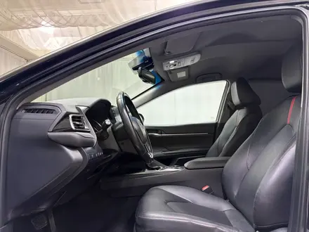 Toyota Camry 2021 года за 14 600 000 тг. в Алматы – фото 5