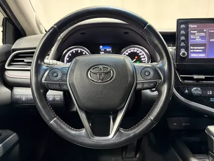 Toyota Camry 2021 года за 14 600 000 тг. в Алматы – фото 2