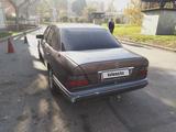 Mercedes-Benz E 220 1993 года за 2 100 000 тг. в Алматы – фото 3
