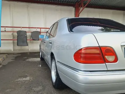 Mercedes-Benz E 230 1999 года за 2 500 000 тг. в Астана – фото 4