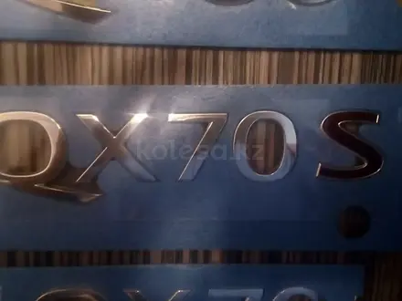 Оригинальная эмблема (QX70S) на Infiniti QX70 за 25 000 тг. в Алматы