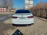 Toyota Camry 2021 года за 15 000 000 тг. в Актобе – фото 3