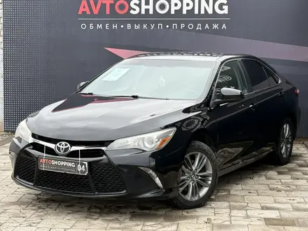 Toyota Camry 2017 года за 10 450 000 тг. в Актобе