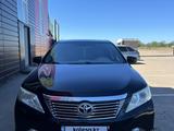 Toyota Camry 2012 года за 9 000 000 тг. в Актобе – фото 2