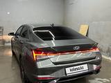 Hyundai Elantra 2023 годаfor11 290 000 тг. в Астана – фото 2