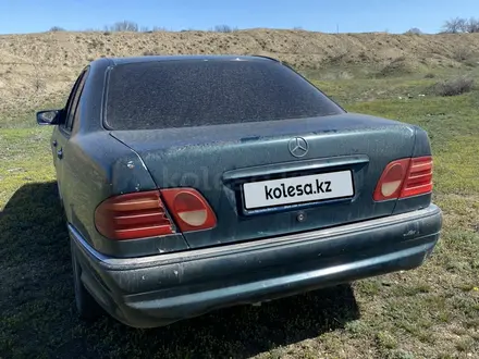 Mercedes-Benz E 230 1996 годаүшін2 300 000 тг. в Семей – фото 4