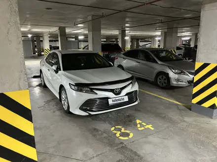 Toyota Camry 2018 года за 13 300 000 тг. в Астана – фото 10