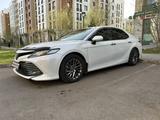 Toyota Camry 2018 года за 13 300 000 тг. в Астана