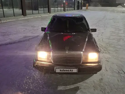 Mercedes-Benz E 300 1991 года за 800 000 тг. в Астана – фото 2