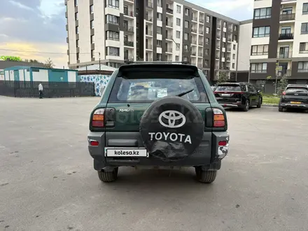 Toyota RAV4 1998 года за 2 500 000 тг. в Алматы – фото 2