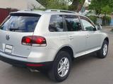 Volkswagen Touareg 2007 года за 7 600 000 тг. в Алматы – фото 3