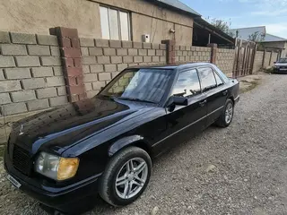 Mercedes-Benz E 230
