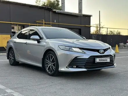 Toyota Camry 2021 года за 23 320 000 тг. в Алматы – фото 4