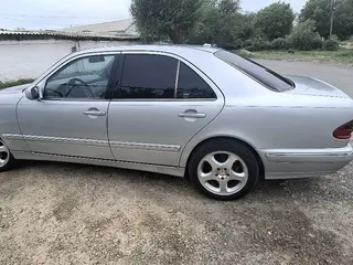 Mercedes-Benz E 320