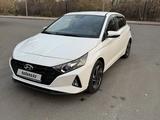 Hyundai i20 2023 года за 7 500 000 тг. в Караганда – фото 2