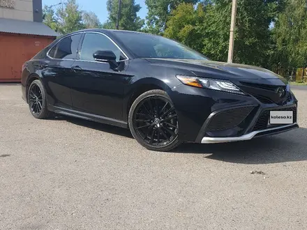 Toyota Camry 2022 года за 16 900 000 тг. в Усть-Каменогорск – фото 2