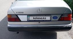Mercedes-Benz E 220 1993 года за 1 780 000 тг. в Алматы – фото 3