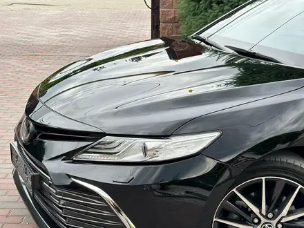 Toyota Camry 2022 года за 15 900 000 тг. в Алматы – фото 2