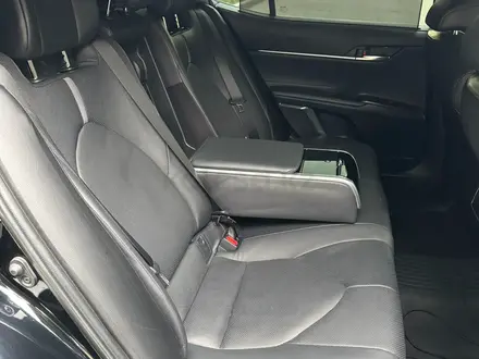 Toyota Camry 2022 года за 15 900 000 тг. в Алматы – фото 10