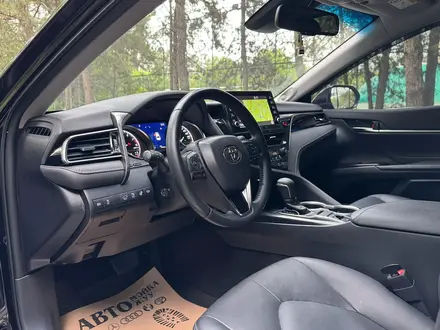 Toyota Camry 2022 года за 15 900 000 тг. в Алматы – фото 15