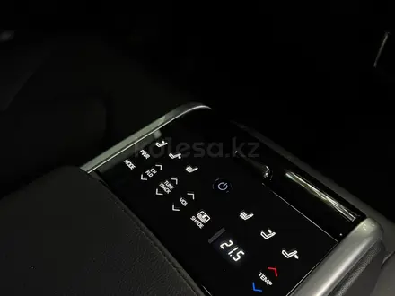 Toyota Camry 2022 года за 15 900 000 тг. в Алматы – фото 19