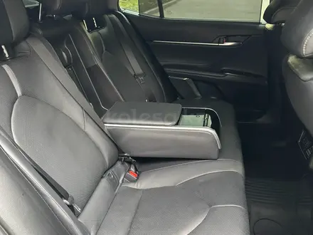 Toyota Camry 2022 года за 15 900 000 тг. в Алматы – фото 18
