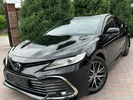 Toyota Camry 2022 года за 15 900 000 тг. в Алматы – фото 3