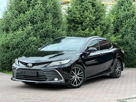 Toyota Camry 2022 года за 15 900 000 тг. в Алматы