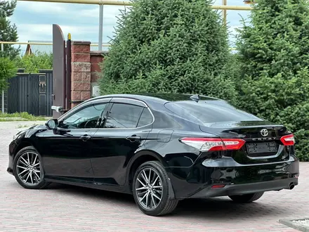 Toyota Camry 2022 года за 15 900 000 тг. в Алматы – фото 8