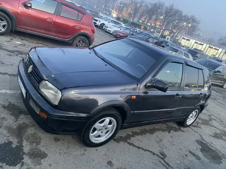 Volkswagen Golf 1994 года за 1 500 000 тг. в Алматы