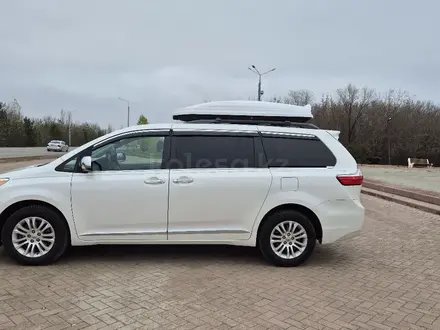 Toyota Sienna 2015 года за 9 000 000 тг. в Уральск – фото 2