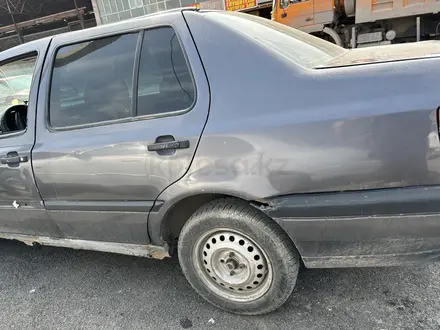 Volkswagen Vento 1993 года за 600 000 тг. в Шымкент – фото 4