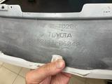 Накладка решетки радиатора Toyota Camry V70 за 40 000 тг. в Караганда – фото 2