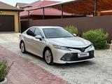 Toyota Camry 2021 года за 15 700 000 тг. в Атырау – фото 3