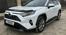 Toyota RAV4 2020 года за 17 500 000 тг. в Атырау – фото 3