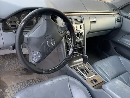 Mercedes-Benz E 320 1999 года за 3 300 000 тг. в Шымкент – фото 11