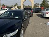 Toyota Camry 2019 года за 14 000 000 тг. в Шымкент – фото 2