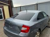 Skoda Rapid 2014 годаfor2 805 000 тг. в Атырау – фото 2