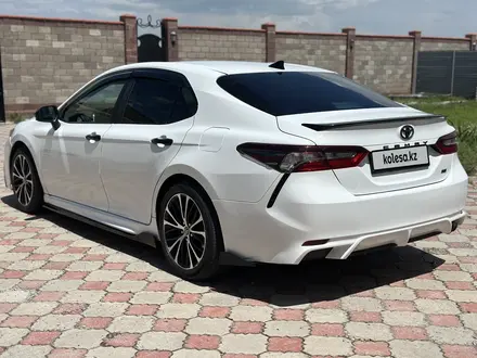 Toyota Camry 2021 года за 12 500 000 тг. в Тараз – фото 4