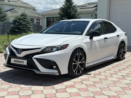 Toyota Camry 2021 года за 12 500 000 тг. в Тараз – фото 2