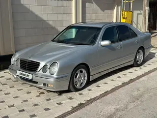 Mercedes-Benz E 320