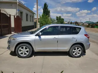 Toyota RAV4, 2010