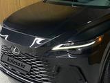 Lexus RX 500h 2023 года за 29 500 000 тг. в Алматы – фото 2
