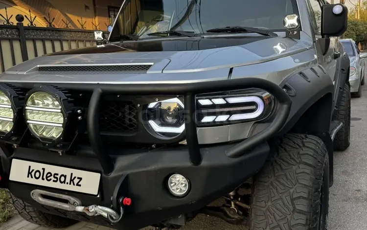Toyota FJ Cruiser 2006 года за 15 000 000 тг. в Алматы