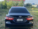 Toyota Camry 2018 годаүшін11 000 000 тг. в Уральск – фото 4