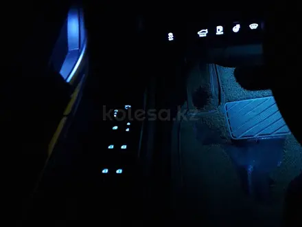 Toyota Camry 2019 года за 13 150 000 тг. в Уральск – фото 19