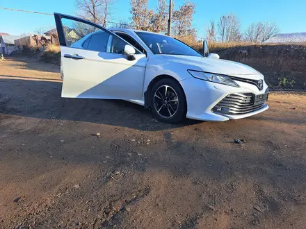 Toyota Camry 2019 года за 13 150 000 тг. в Уральск – фото 3